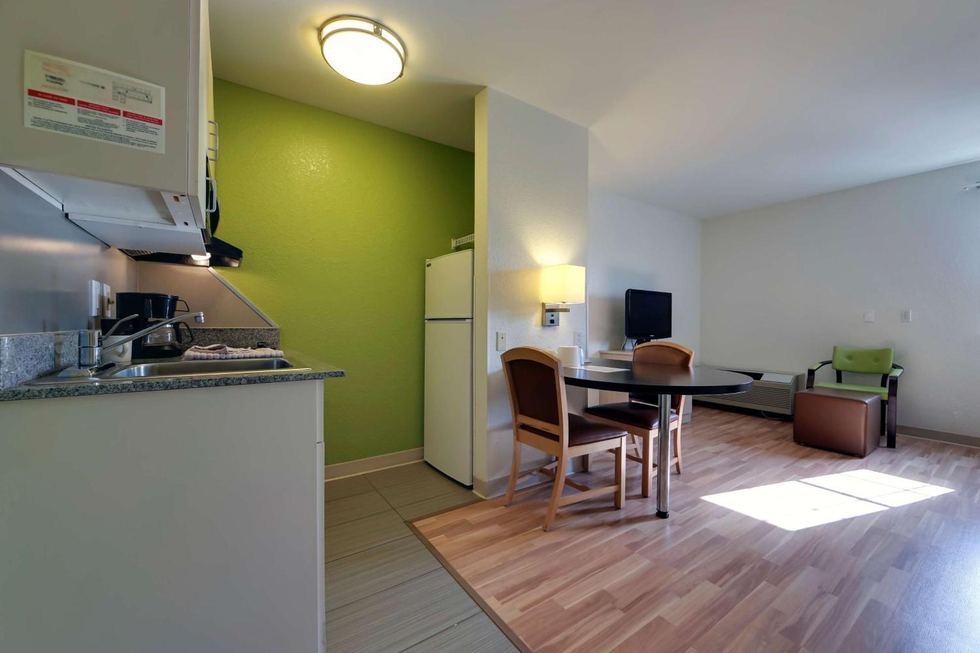 Studio 6 Toronto - Mississauga With Kitchenettes Eksteriør billede