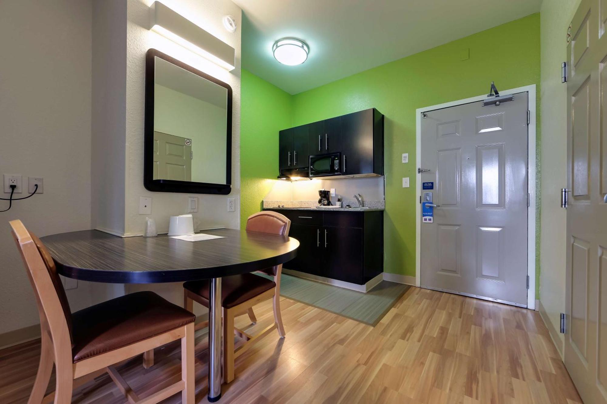 Studio 6 Toronto - Mississauga With Kitchenettes Eksteriør billede